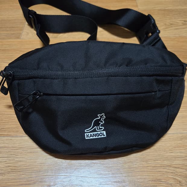 캉골 블랙 슬링백 힙색