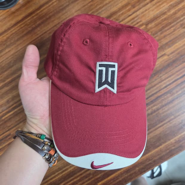 나이키 빈티지 올드스쿨 타이거우즈 모자 프리 버건디