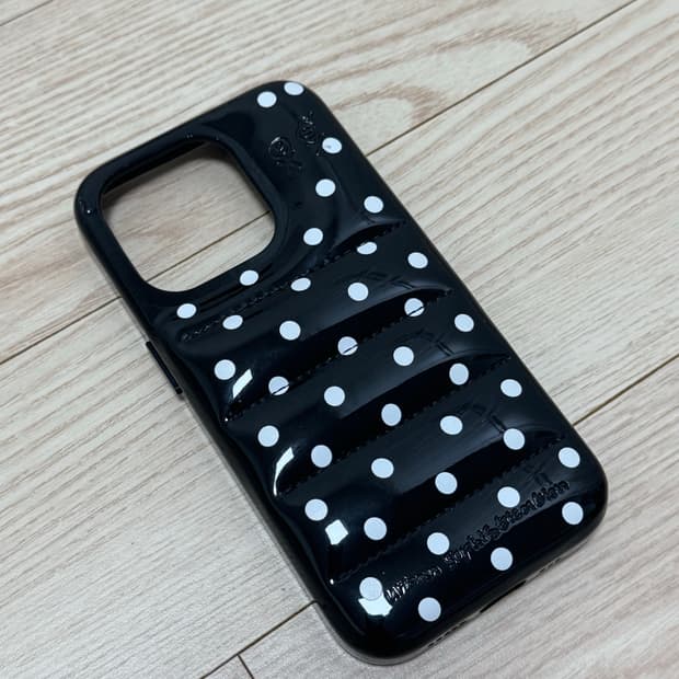 어반소피스티케이션 아이폰 15프로 도트 패딩케이스