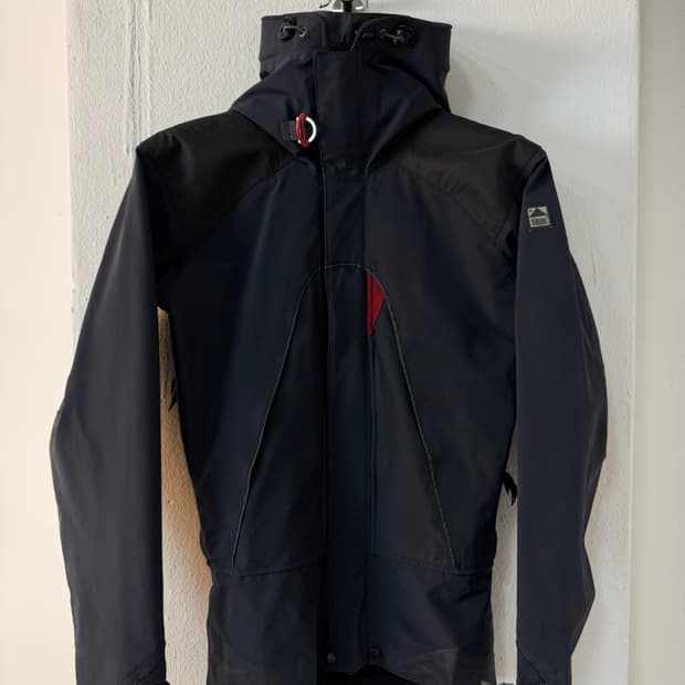 클라터뮤젠 브레데 2.0 자켓