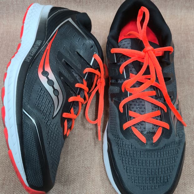 써코니 275mm- 가이드 이소 2 운동화 검정/오렌지 러닝화