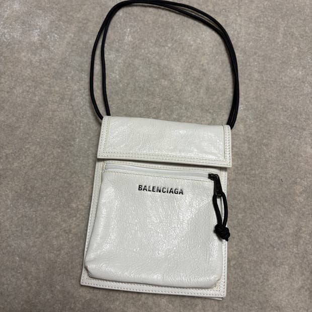 발렌시아가 익스플로러 파우치 가방 새상품