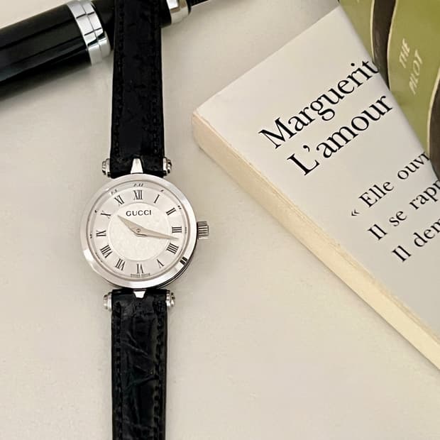 구찌 실버 라운드 여성 시계 / 정품감정 . 케어