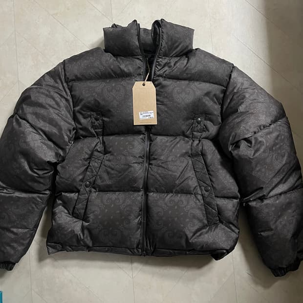 새상품(S)이스트로그 스컬프 플라이트 다운 패딩 페이즐리