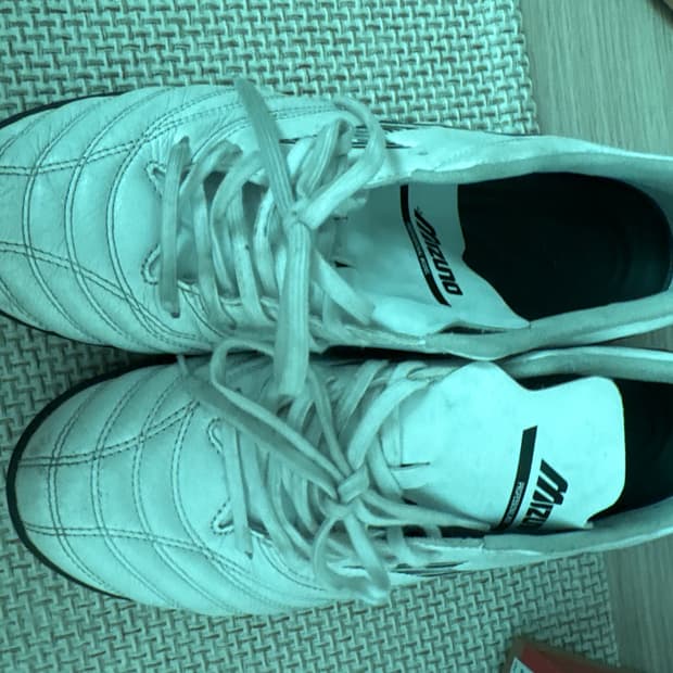 Morelia Neo IV Pro 풋살화