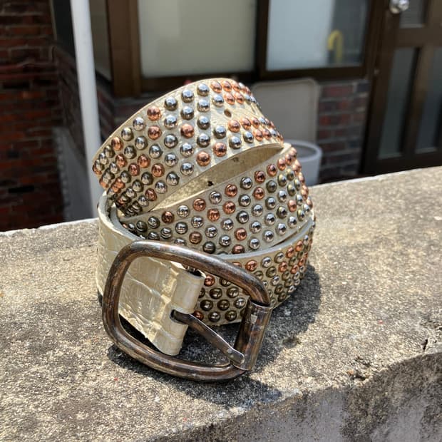 화이트 웨스턴 크로코 징 레더 벨트