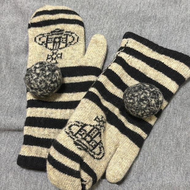Vivienne Westwood wool glove 방울 장갑