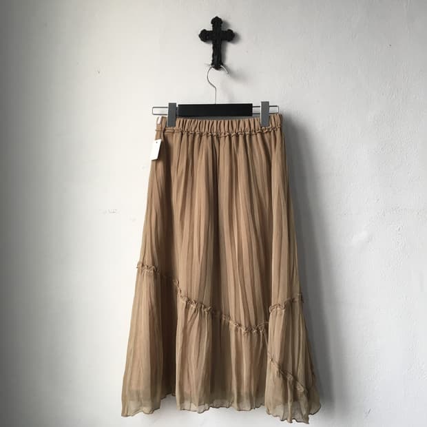 Pleats line detail skirt