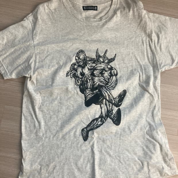 퍽댓너드샵 울트라맨 반팔 팔아여