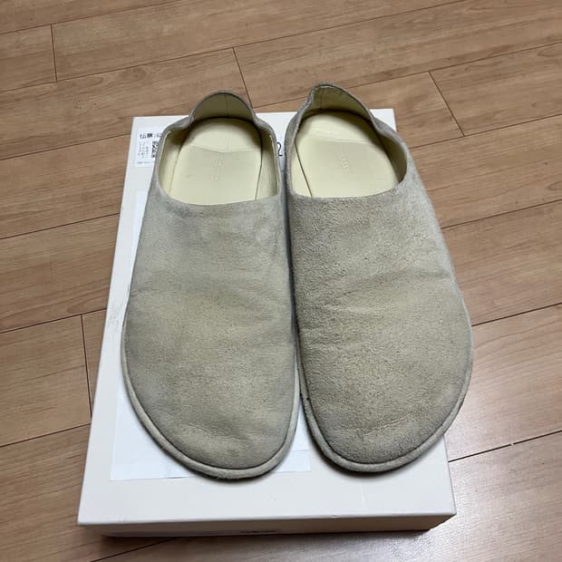 오라리 스웨이드 샌달