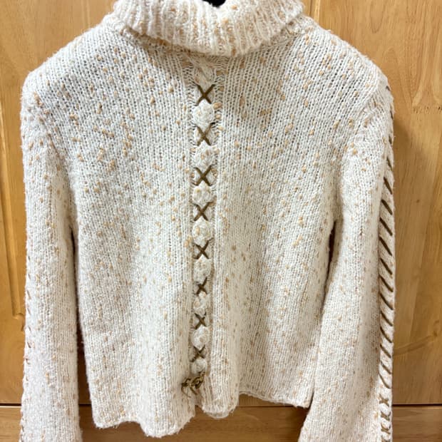 버터크림 니트 스웨터