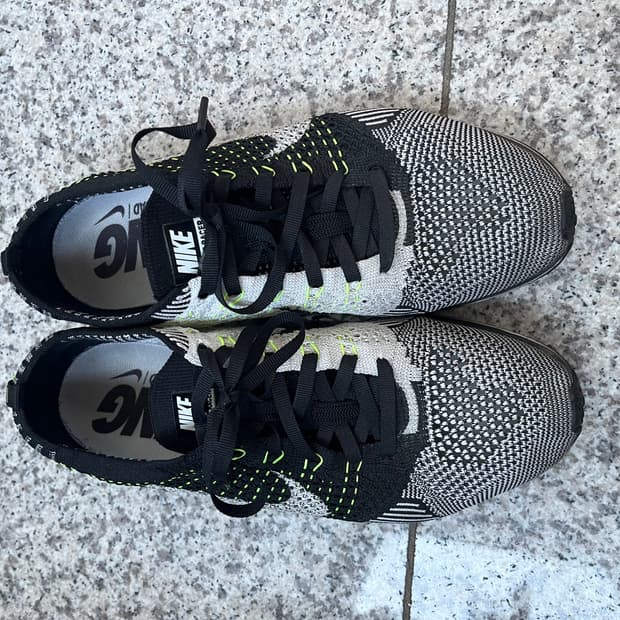 나이키 플라이니트 레이서 블랙/화이트