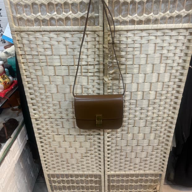 정품 셀린느 클래식박스 크로스백 팝니다