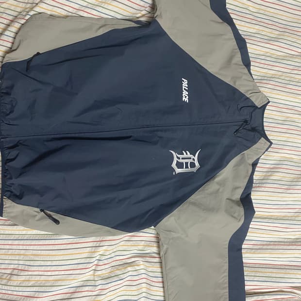 팔라스 엠엘비 콜라보 바람막이