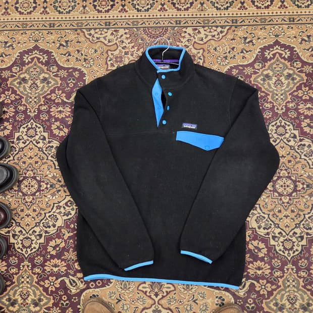 파타고니아 신칠라 블랙 블루 m