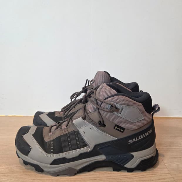 살로몬 등산화 280mm ( X울트라 MID GTX )