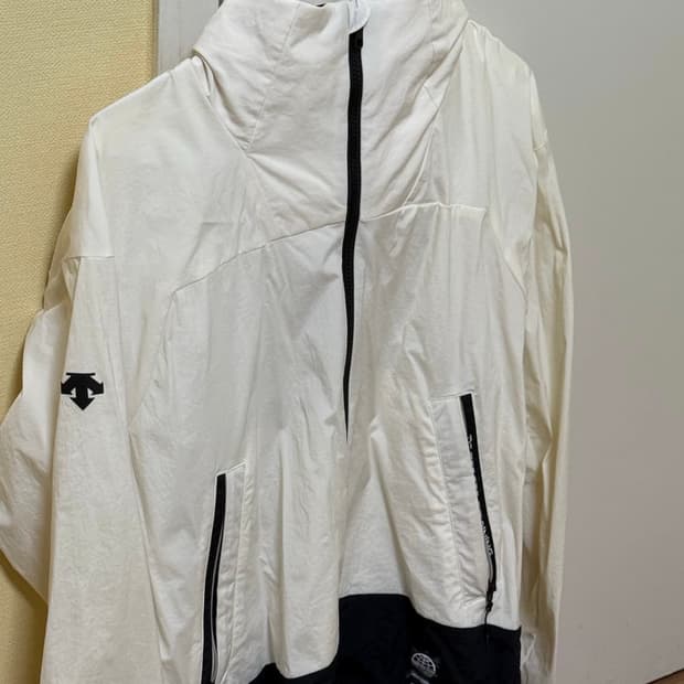 데상트 바람막이 화이트 블랙