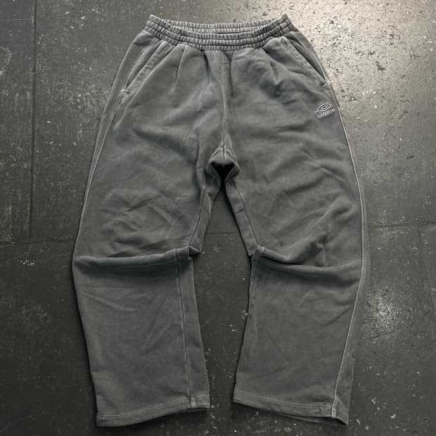 100 엄브로 피그먼트 팬츠