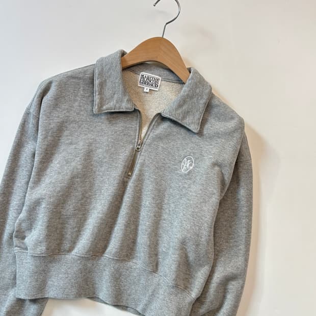 MARITHE 마리떼 프랑소와저버 그레이 크롭 카라 맨투맨 