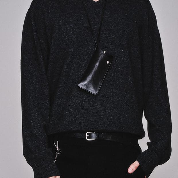 아트이프액츠 브이넥니트