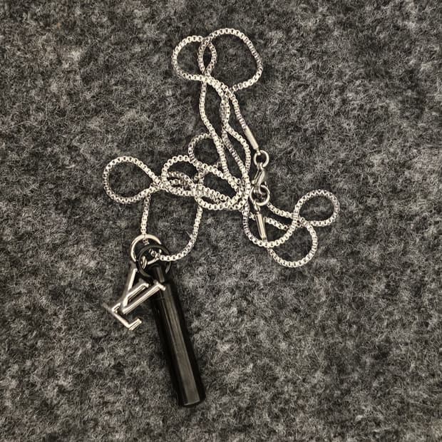 550 루이비통 보틀 빈티지 업사이클링 남자 써지컬 목걸이