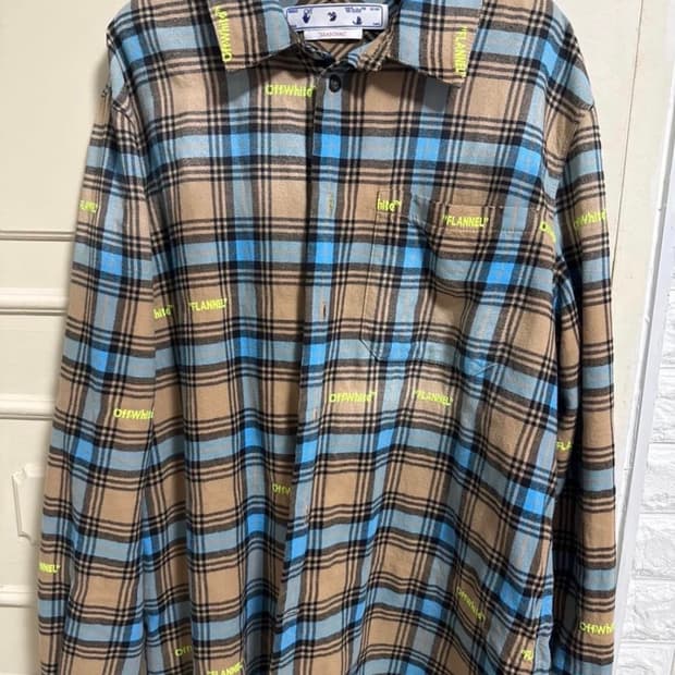 오프화이트 플란넬 셔츠 M사이즈