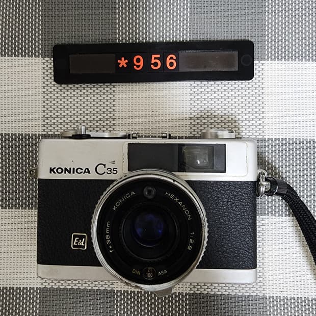 코니카 C 35 E&L 필름카메라 실버바디