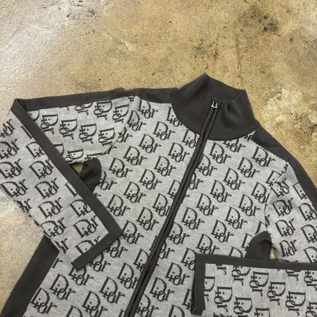 디올 브라운 초코 로고 패턴 니트 집업 