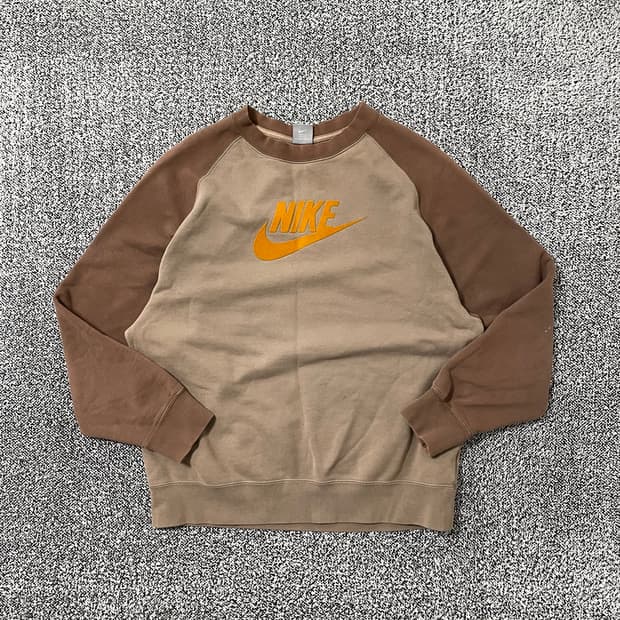 빈티지9. 나이키 나그랑 센터 로고 맨투맨 스웻셔츠 베이지 브라운
