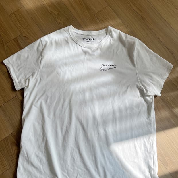 나이키와 톰삭스 티셔츠