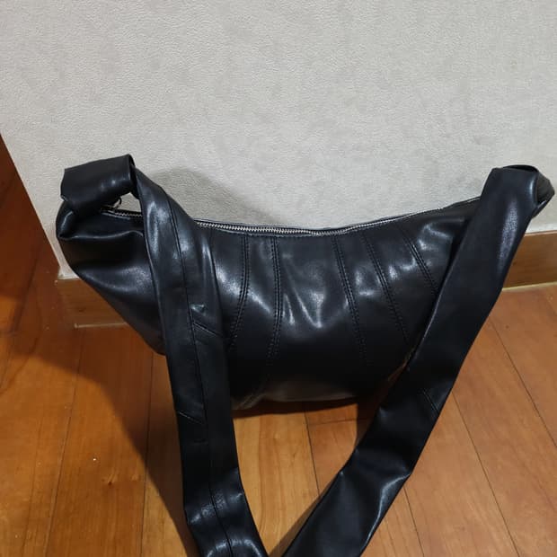 르메르 스몰 크루아상 백 소프트 나파레더블랙