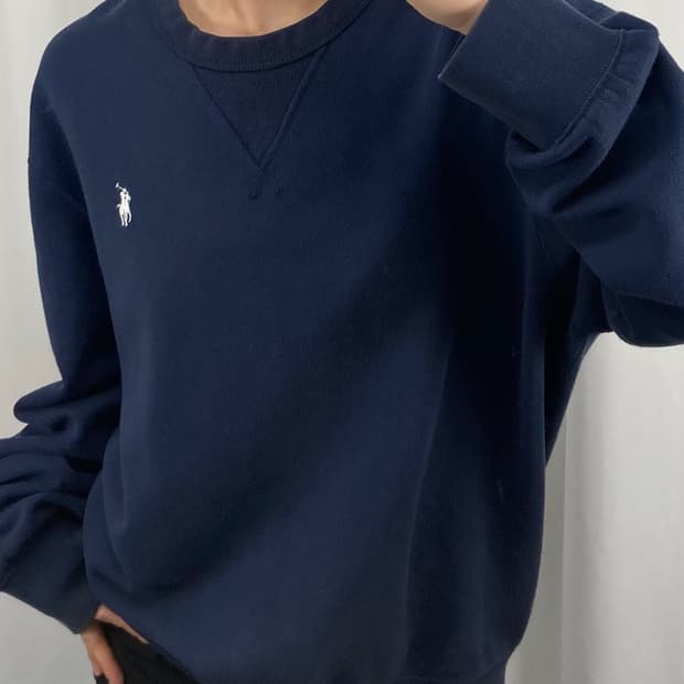 폴로 화이트 로고 네이비 맨투맨