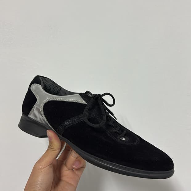 90s 프라다 스웨이드 스니커즈