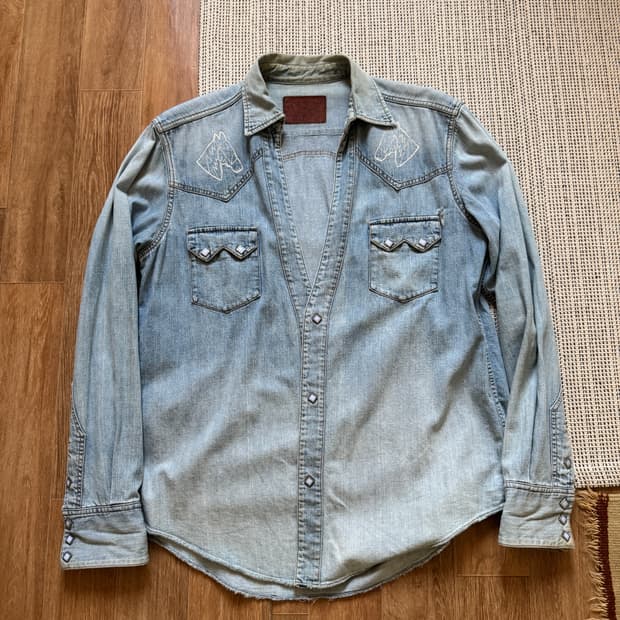 The letters 더 레터스 리미티드 데님 웨스턴 셔츠