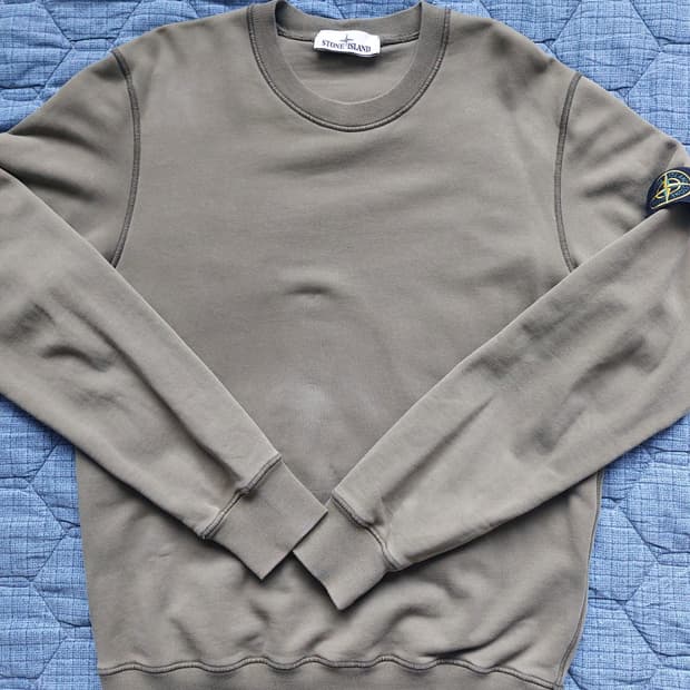 (택포)스톤아일랜드 맨투맨 카키색 M사이즈