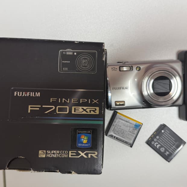 후지필름 FinePix F70EXR 디지털 카메라