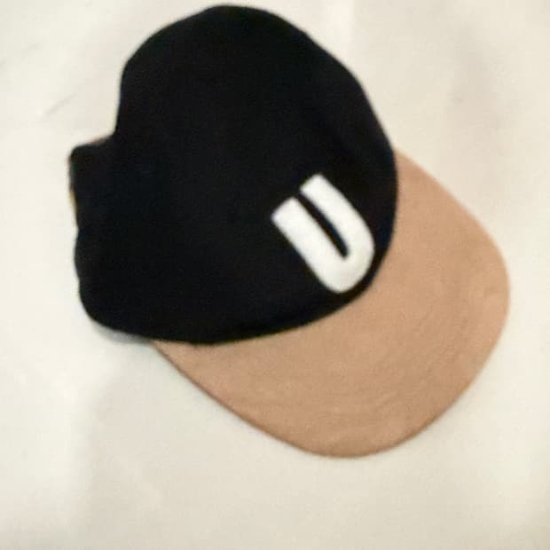 언디피티드(Undefeated) U 스트랩백 캡