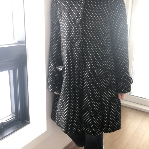 도트 카라 코트