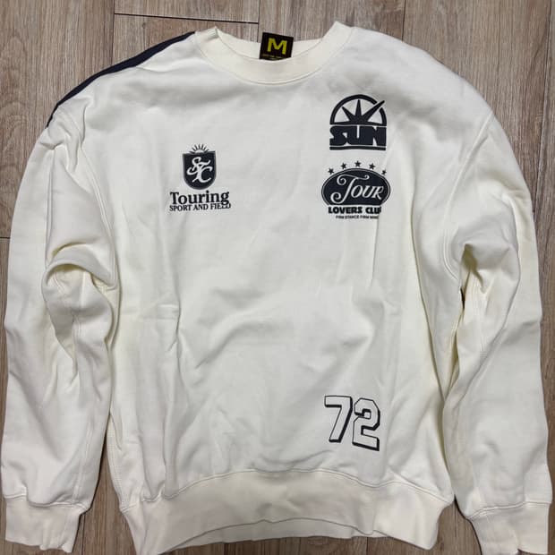 썬러브 크루넥 스웨트셔츠입니다