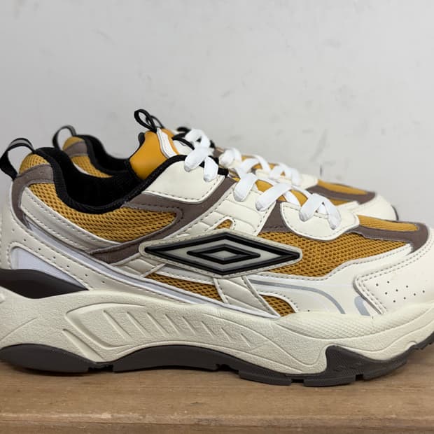 엄브로 여성 운동화 240