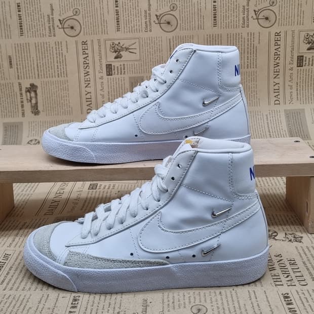 나이키 블레이저 미드77 크롬럭스225