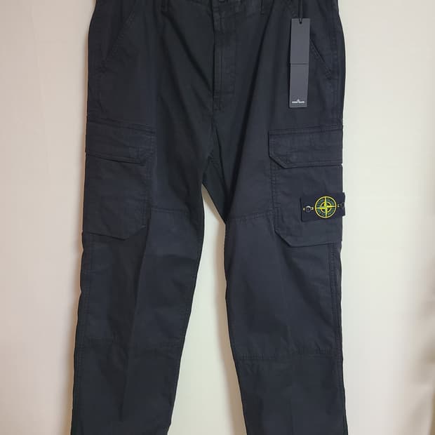 스톤아일랜드 컴포트핏 카고 팬츠