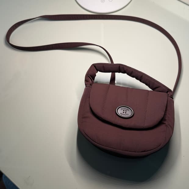 몽드몽드 패딩 미니 크로스백 브라운 컬러