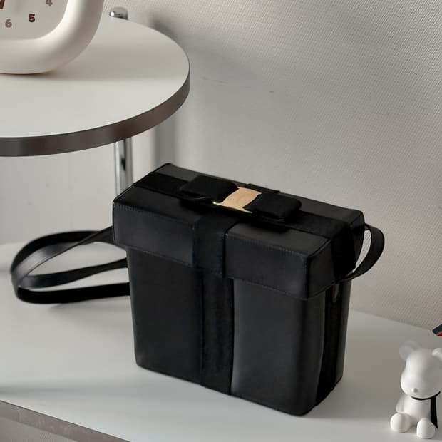 페라가모 클래식 리본 디테일 숄더백