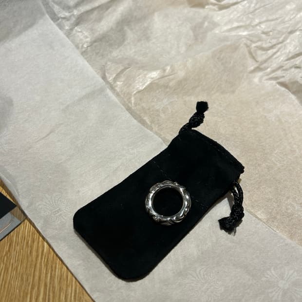 Chrome Hearts Scrollband ring