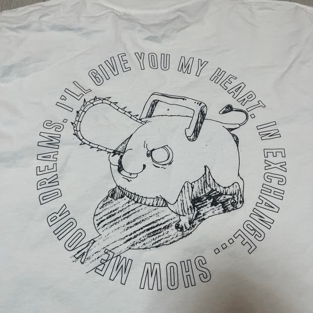 유니클로 체인소맨 반팔티