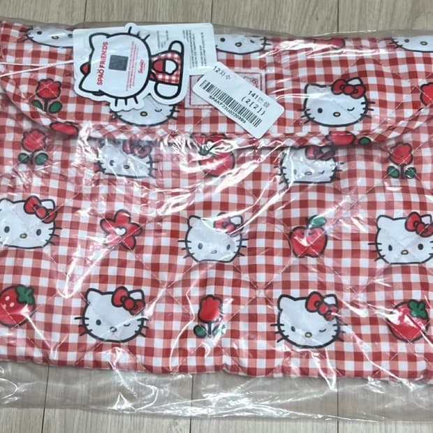 (새제품)스파오 헬로키티 노트북 파우치