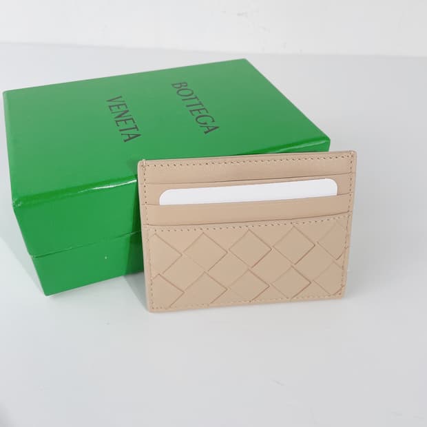 (정품/새상품) 보테가베네타 베이지 컬러 인트레치아토 카드지갑
