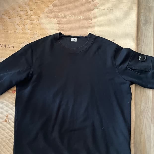 Qr있는정품 cp맨투맨팝니다