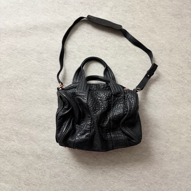 알렉산더왕 총알숄더백